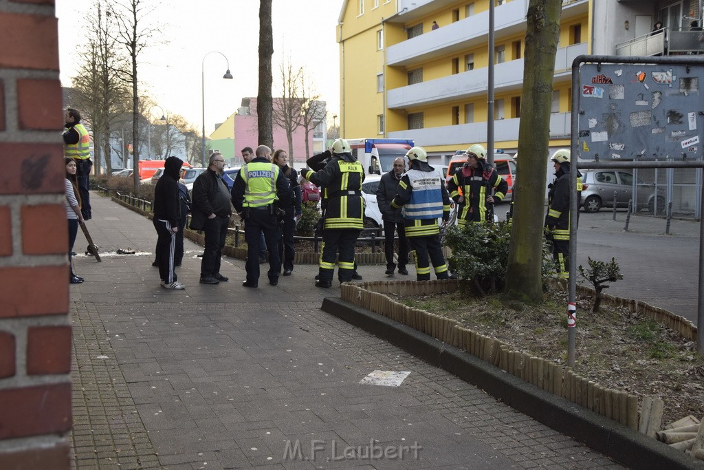 Feuer 1 Koeln Vingst Hesshofplatz P39.JPG - Miklos Laubert